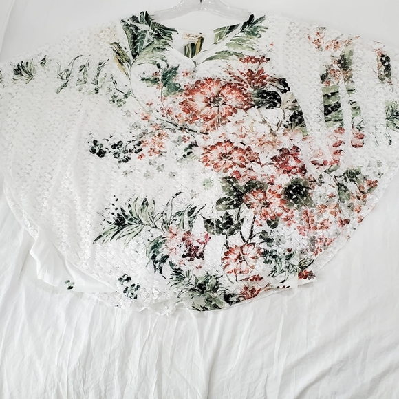 Brittany Black Womens White Lace Floral Poncho Blouse Size Large Spring Summer - Picture 11 of 13
